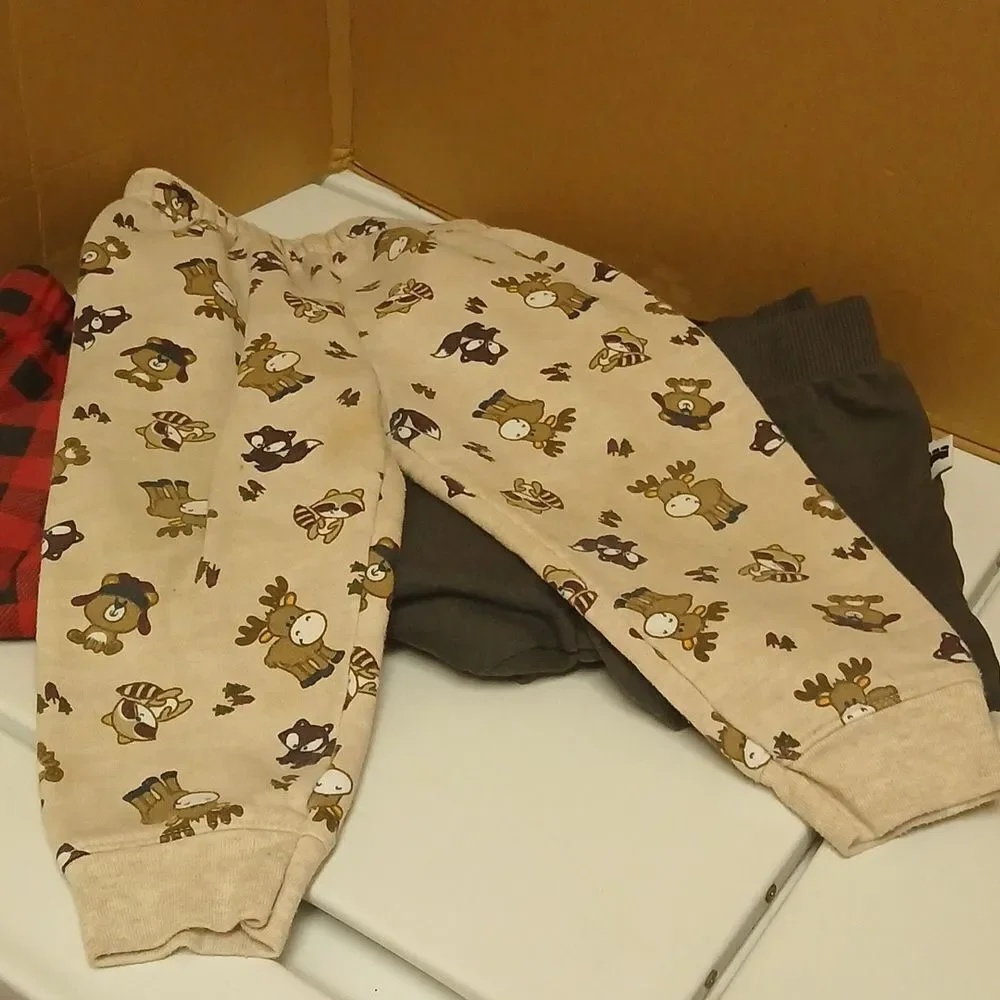 🩷3 Sweatpants,  1 pair Holiday pants, for playing. Garanimals,  Shein, Rubble